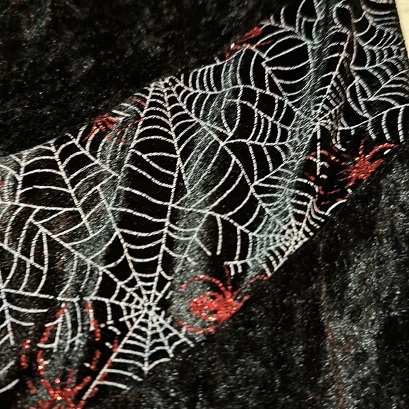 Pull over hooded robe w/extreme bell sleeves and sparkly red spiders/web design - Picture 8 of 10